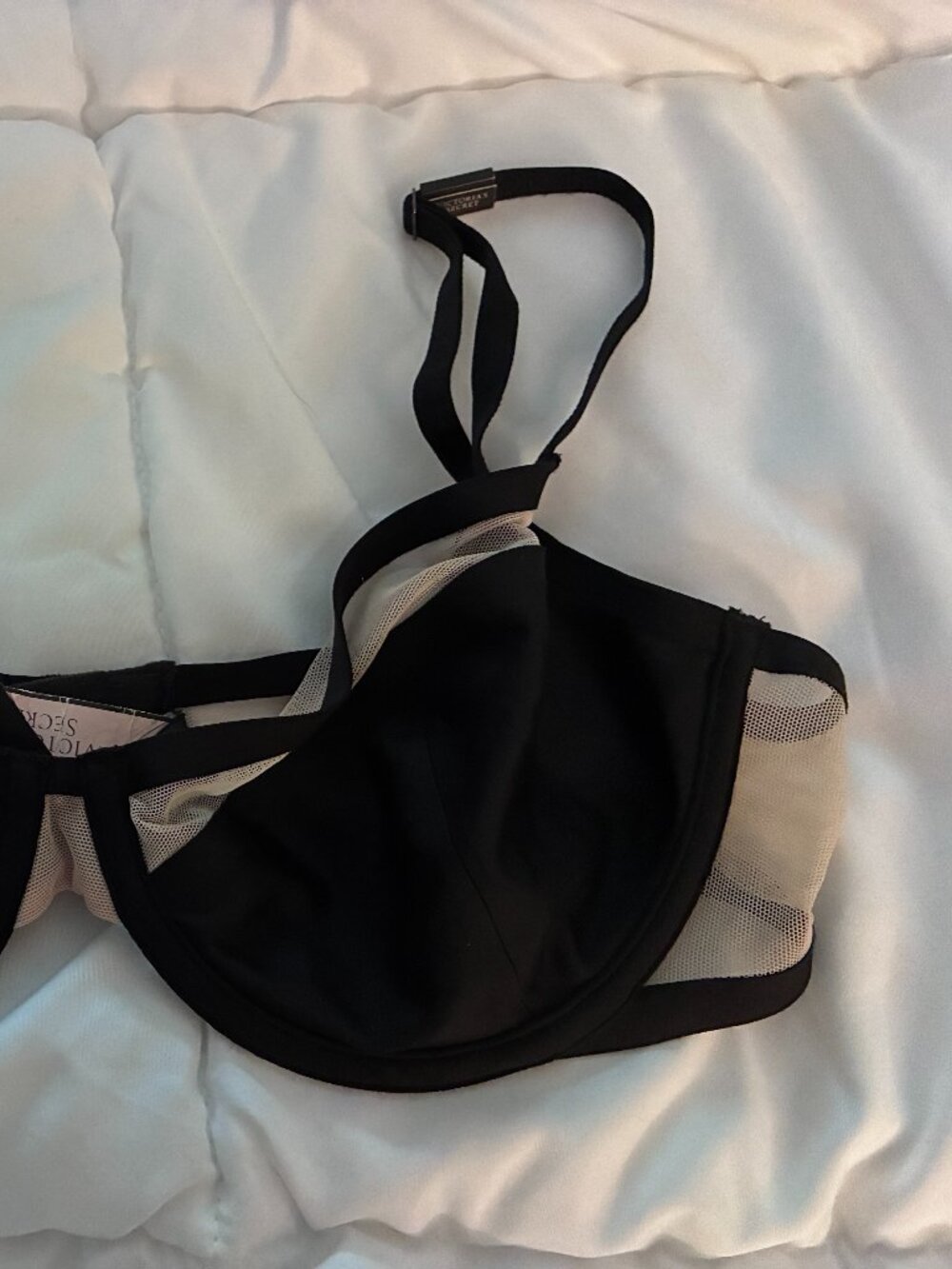 NWT VICTORIA'S SECRET BLACK UNDERWIRE  BEIGE MESH SIZE 32 DD UNLINED